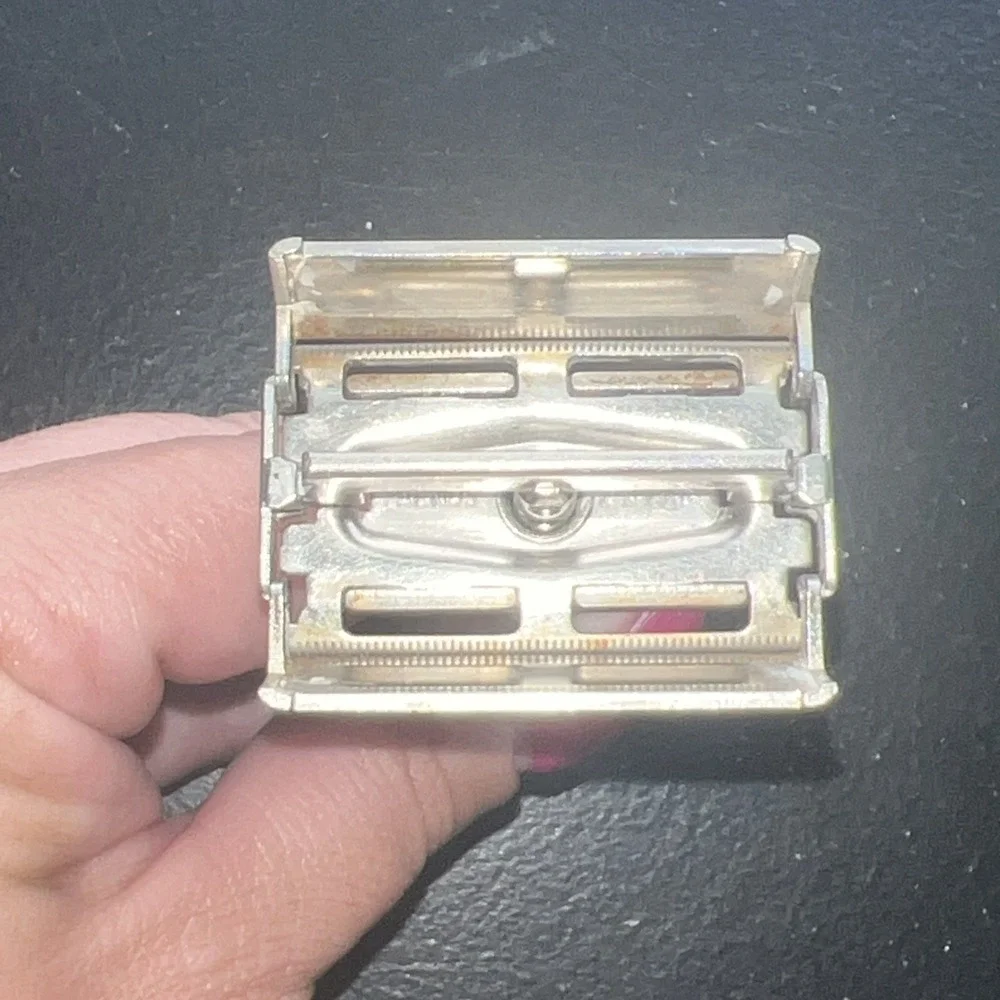 Vintage 1962 Gillette Slim Adjustable 1-9  DE Safety Razor H4 2 Razors Included